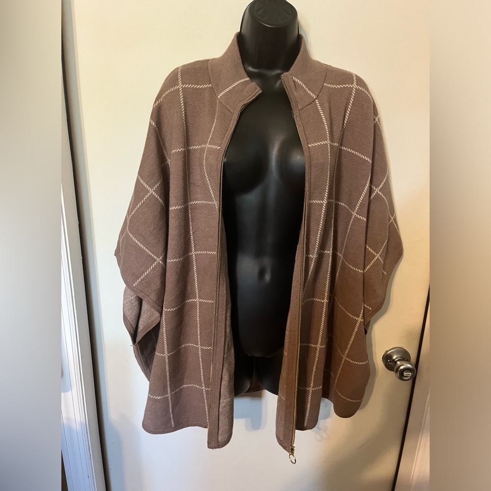 Tahari Zip Up Windowpane Cape Coat. Tan w/ gold hardware, Sz L / XL - Picture 7 of 10